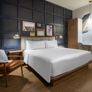 Standard Zimmer mit Kingsize-Bett